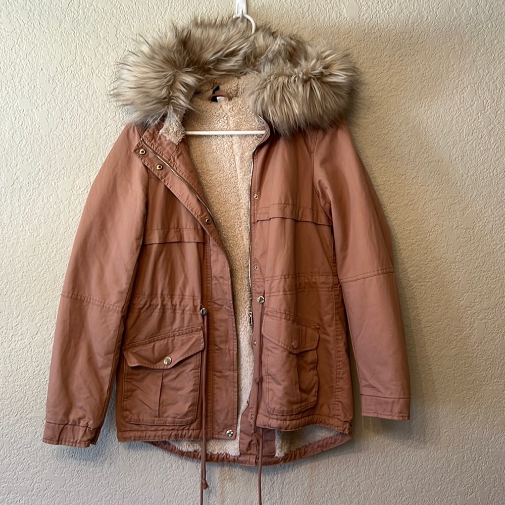 Fur lined Mauve H&M jacket with gold details and fur hood